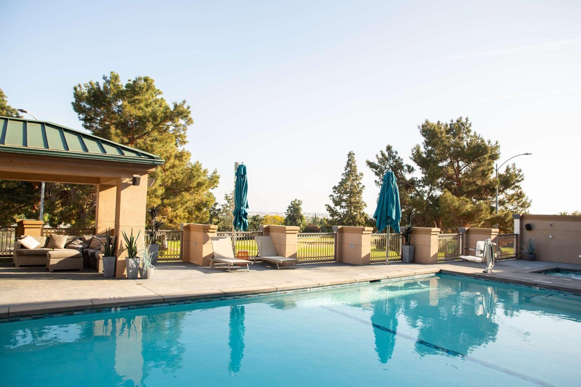 Hilton Garden Inn Montebello / Los Angeles Экстерьер фото